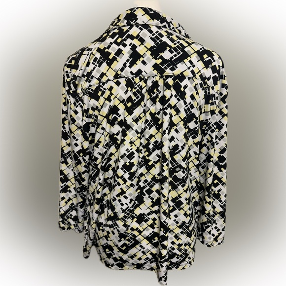 Flexible knit button down blouse - Picture 2 of 4